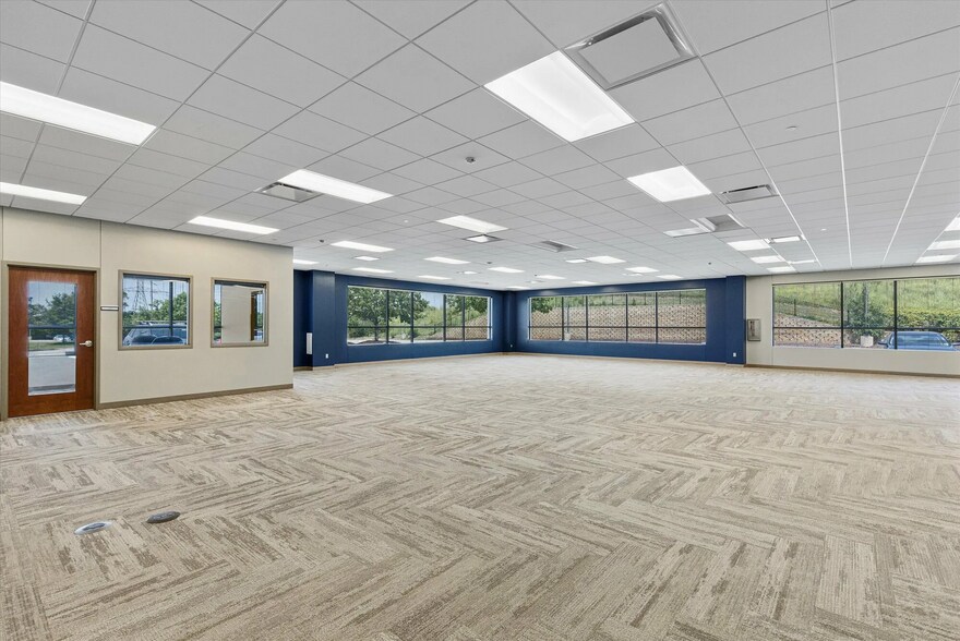 More Photos Of 11010 Burdette St, Omaha Office For Lease