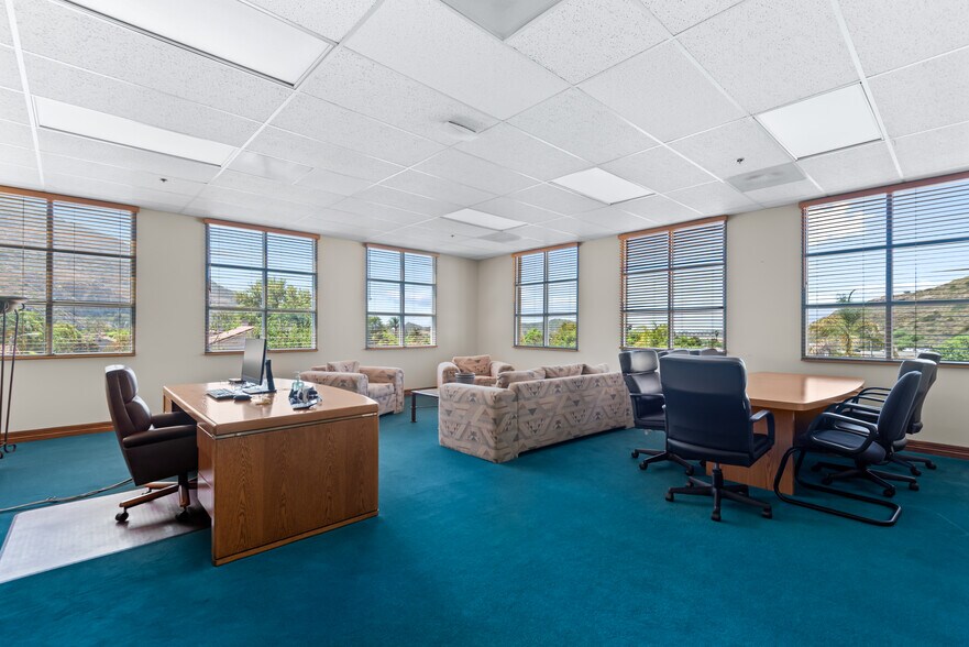 More Photos Of 816 Camarillo Springs Rd, Camarillo Medical For Lease