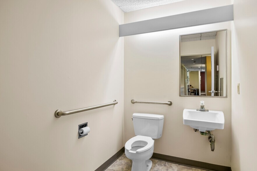 More Photos Of 25 Delaware Ave, Delmar Office For Lease