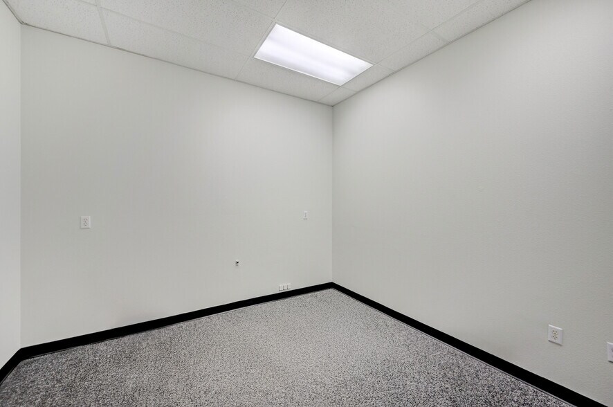 More Photos Of 3068 E Sunset Rd, Las Vegas Warehouse For Sale