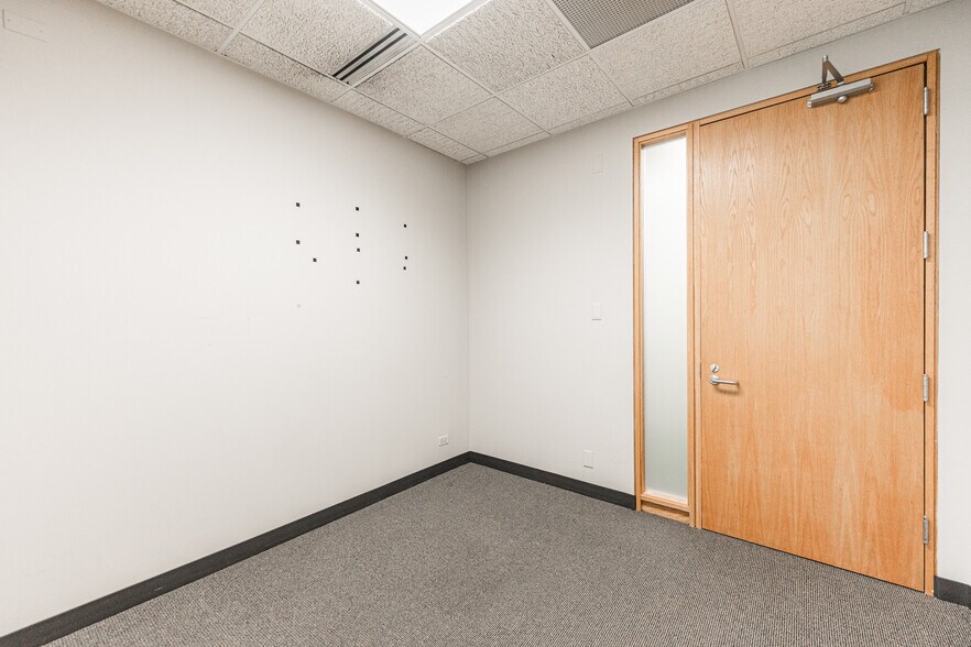 More Photos Of 290 Springfield Dr, Bloomingdale Medical For Lease