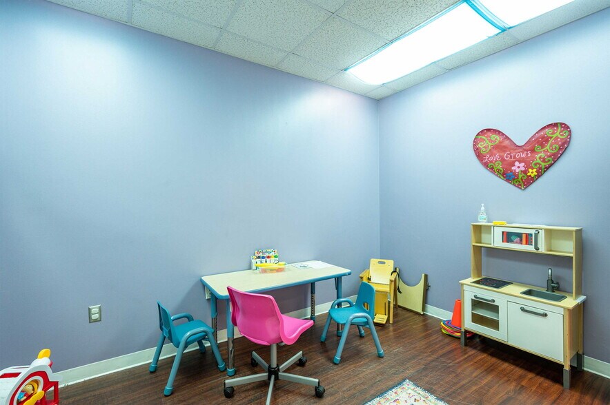 More Photos Of 6719 Gall Blvd, Zephyrhills Medical For Sale