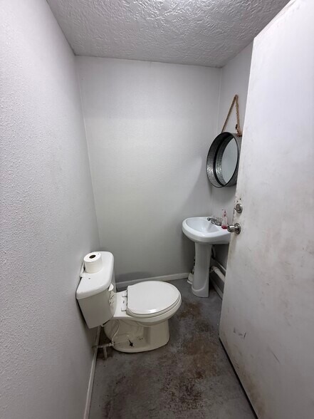 More Photos Of 23740 I-10, Vidor Industrial For Sale