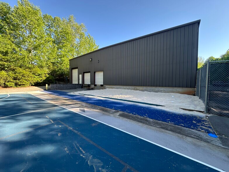 More Photos Of 18619 Starcreek Dr, Cornelius Light Distribution For Sale