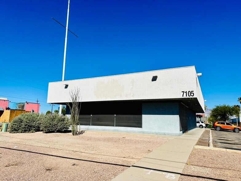 More Photos Of 7105 E 22nd St, Tucson Freestanding For Lease