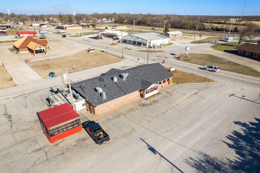 More Photos Of 704 W Conner Ave, Fairland Restaurant For Sale