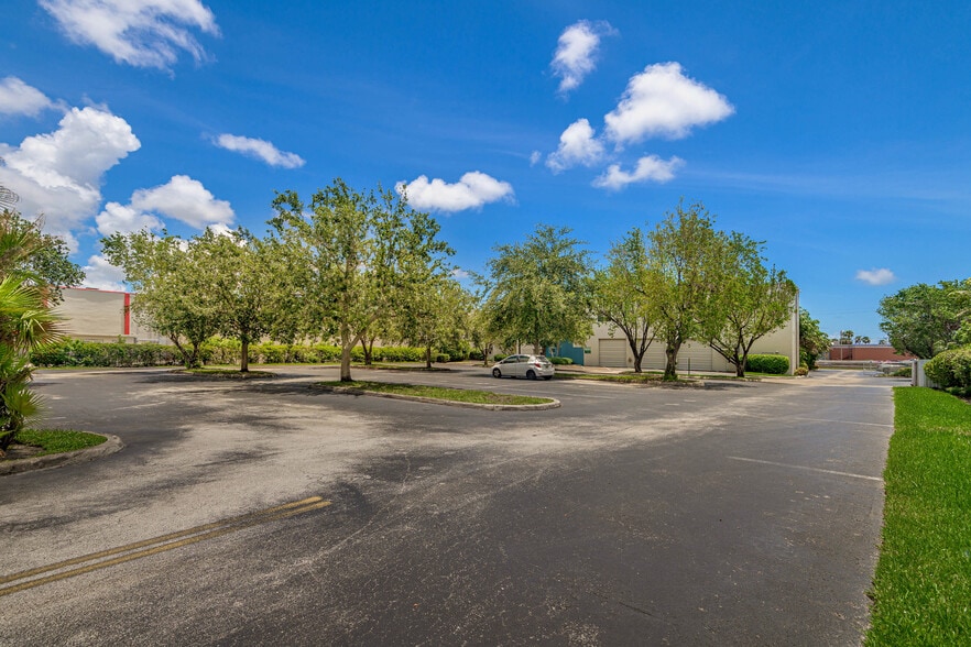 More Photos Of 3001 N 29th Ave, Hollywood Unknown For Lease