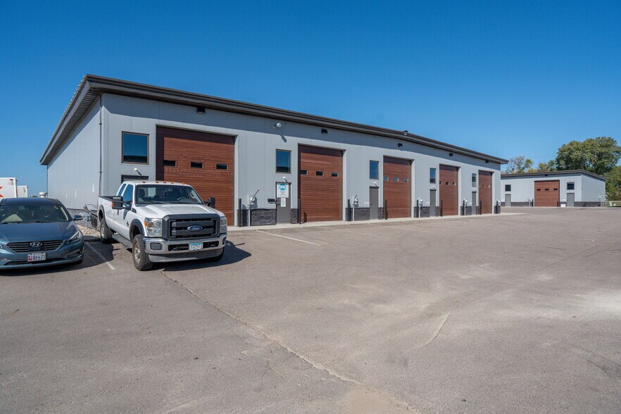 More Photos Of 3021 Evergreen Trl, Mankato Warehouse For Sale