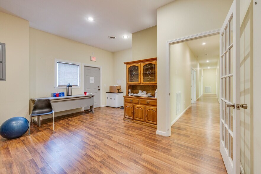 More Photos Of 3815 Highway 66 S, Rogersville Office For Lease