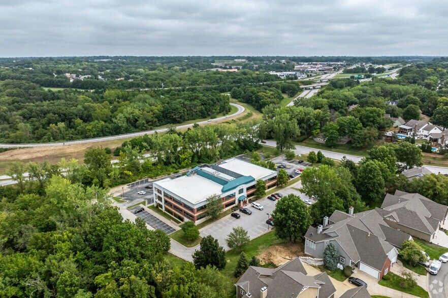 More Photos Of 4770 N Belleview Ave, Kansas City Office For Sale