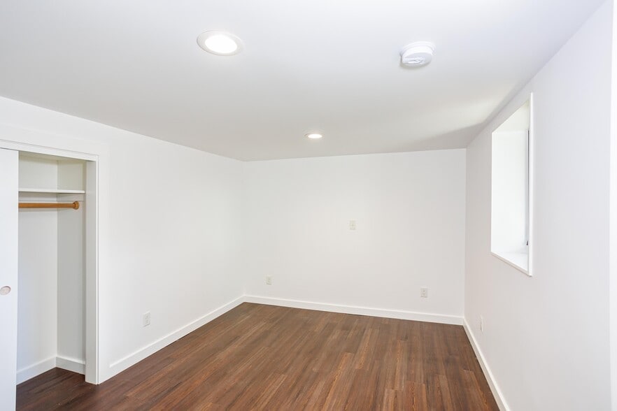More Photos Of 2105 SE Ochoco St, Portland Office For Sale