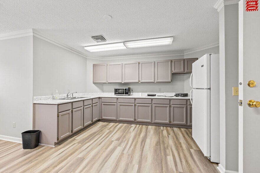 More Photos Of 275 Walnut Bend Rd, Cordova Medical For Lease