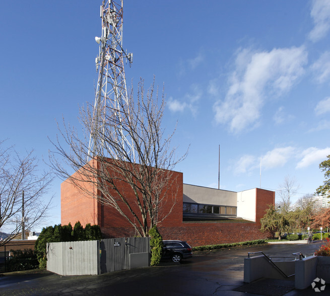 Primary Photo Of 720 NE Flanders St, Portland Office For Sale