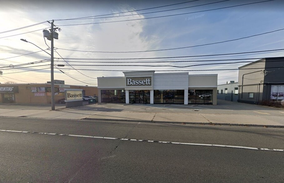 Primary Photo Of 220 Broadhollow Rd, Farmingdale Showroom For Lease