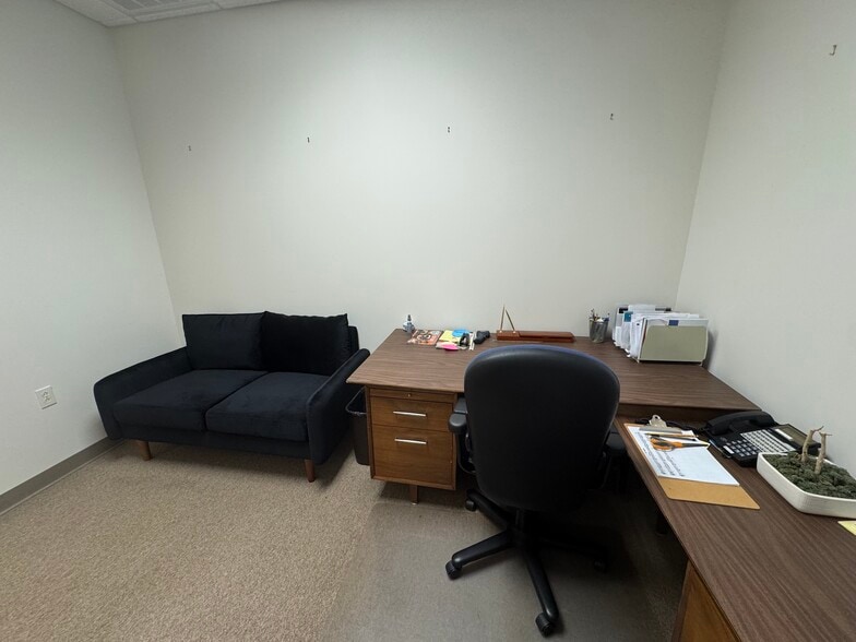 More Photos Of 13622 Pennsylvania Ave, Hagerstown Office For Lease