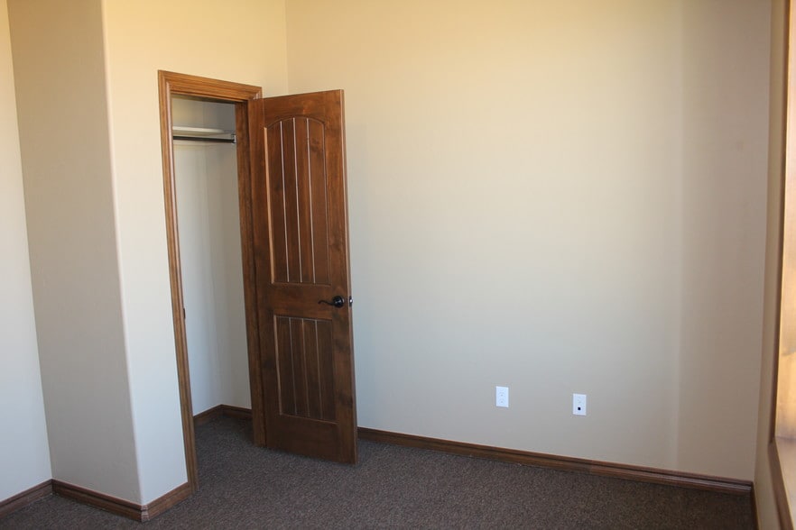 More Photos Of 17236 N May Ave, Edmond Office For Sale