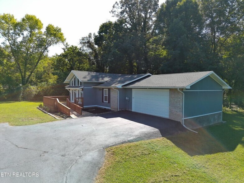 More Photos Of 1723 Roane State Hwy, Harriman Flex For Sale
