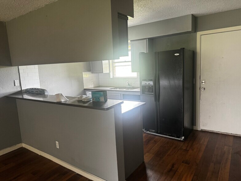 More Photos Of 526 Wilkes St, Wharton Apartments For Sale