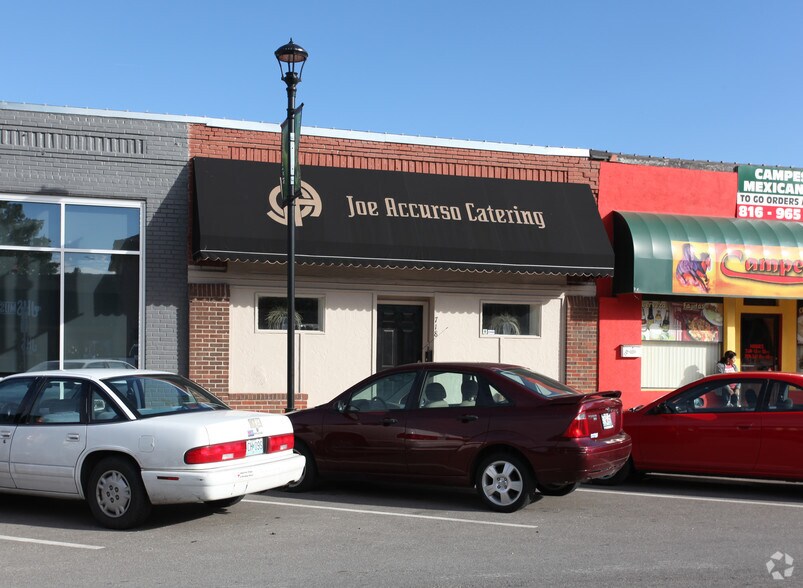 Primary Photo Of 718 Main St, Grandview Restaurant For Sale