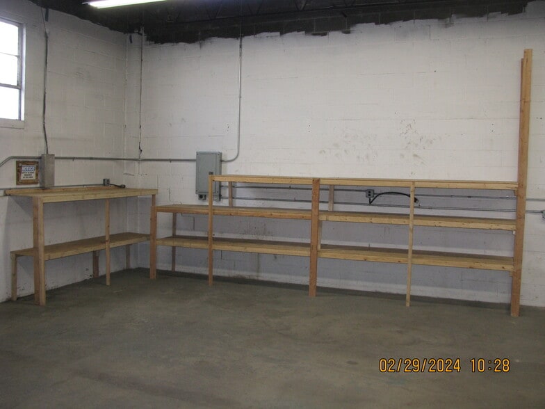 More Photos Of 172 Cabot St, West Babylon Warehouse For Lease