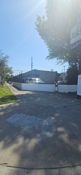 More Photos Of 5500 S Western Ave, Los Angeles Storefront For Lease