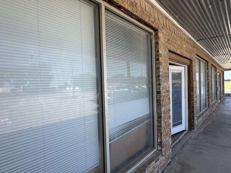 More Photos Of 1513 Market Place Blvd, Brownwood Office For Sale