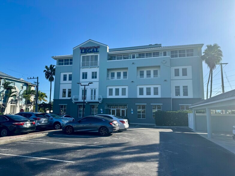 More Photos Of 100 SW Albany Ave, Stuart Office Residential For Lease