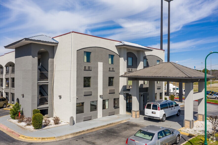More Photos Of 6597 Jonesboro Rd, Morrow Hotel For Sale