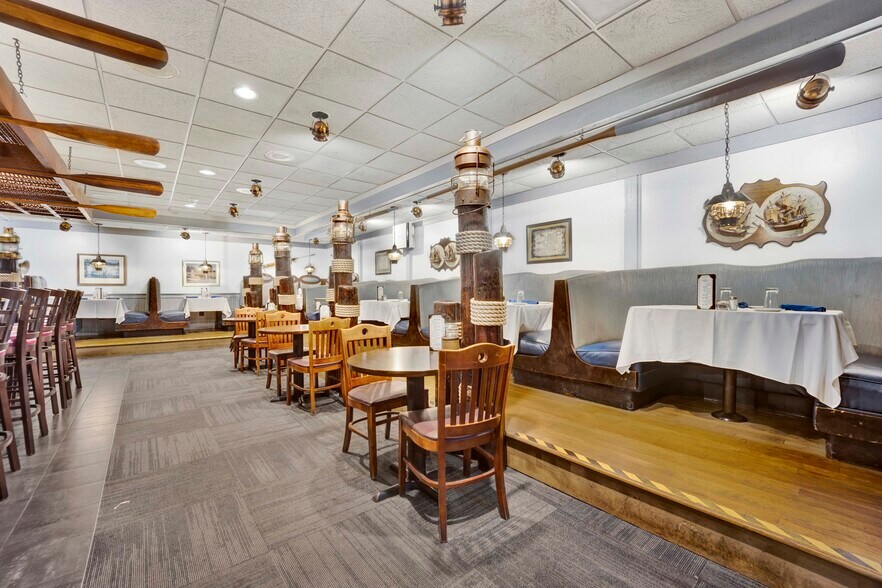 More Photos Of 890 E US Highway 45, Mundelein Freestanding For Sale