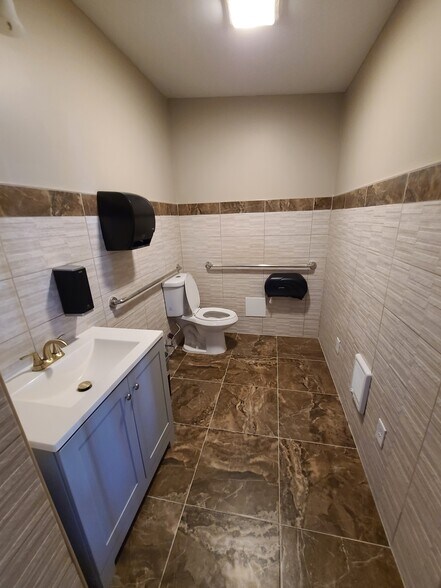 More Photos Of 5005 Kutztown Rd, Temple Storefront Retail Residential For Sale