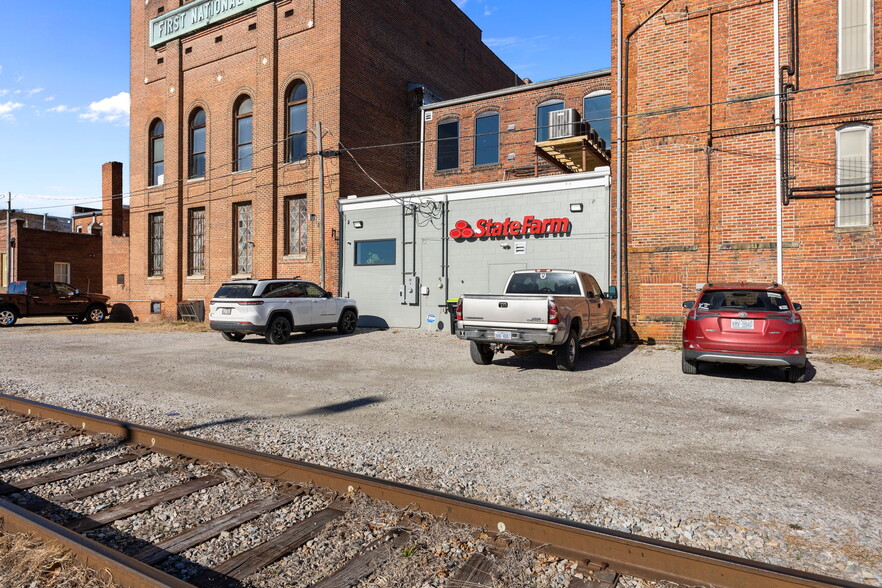 More Photos Of 207 S Garnett St, Henderson Flex For Lease