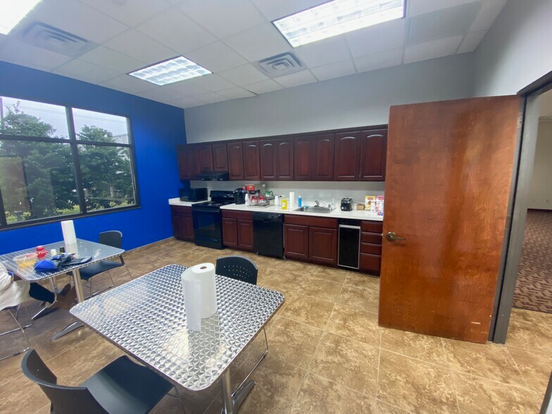More Photos Of 13647 Montfort Dr, Dallas Office For Lease