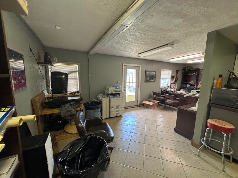 More Photos Of 818 Morton Ave, Bardstown Flex For Sale