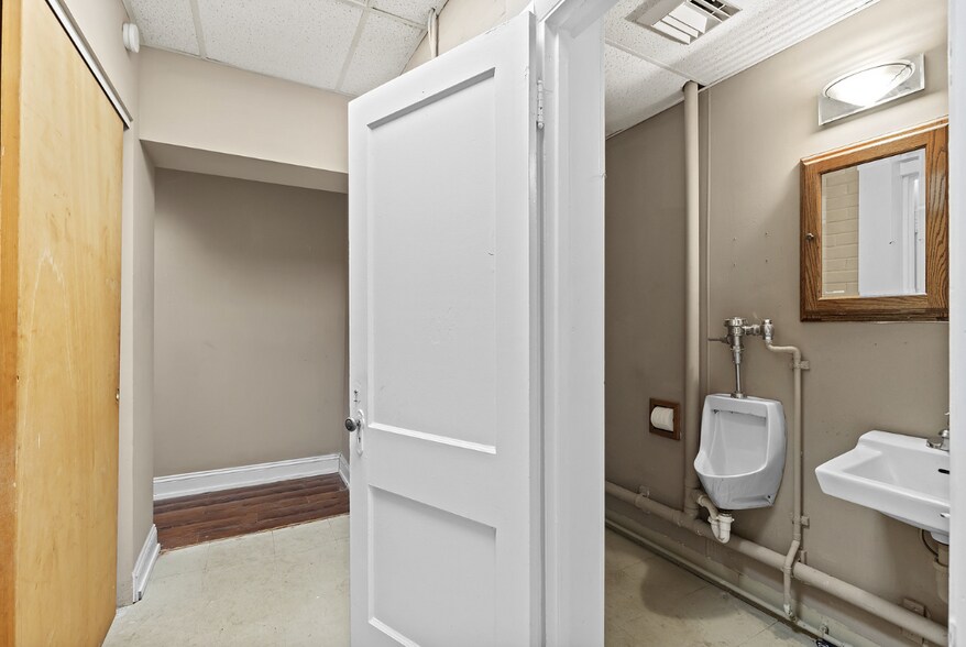 More Photos Of 1901 Gravois Ave, Saint Louis Freestanding For Lease