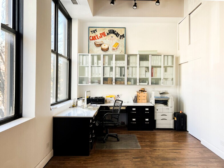 More Photos Of 1113 W Armitage Ave, Chicago Storefront Retail Office For Lease