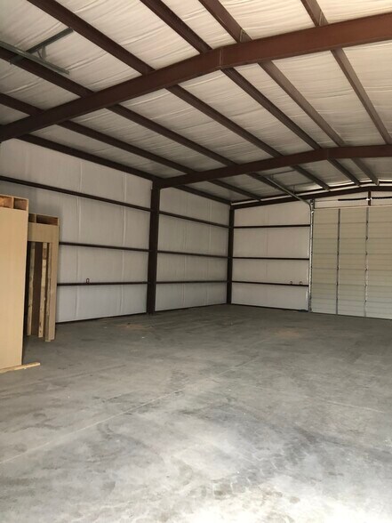 More Photos Of 463 Blackbird Dr, Pecos Industrial For Lease