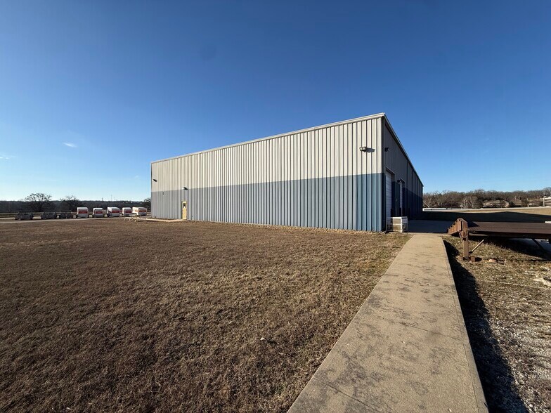 More Photos Of 1202 Industrial Dr, Warsaw Industrial For Sale