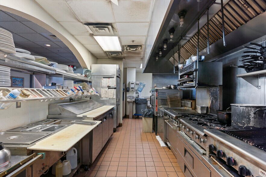 More Photos Of 824 Paul Bunyan, Bemidji Restaurant For Sale