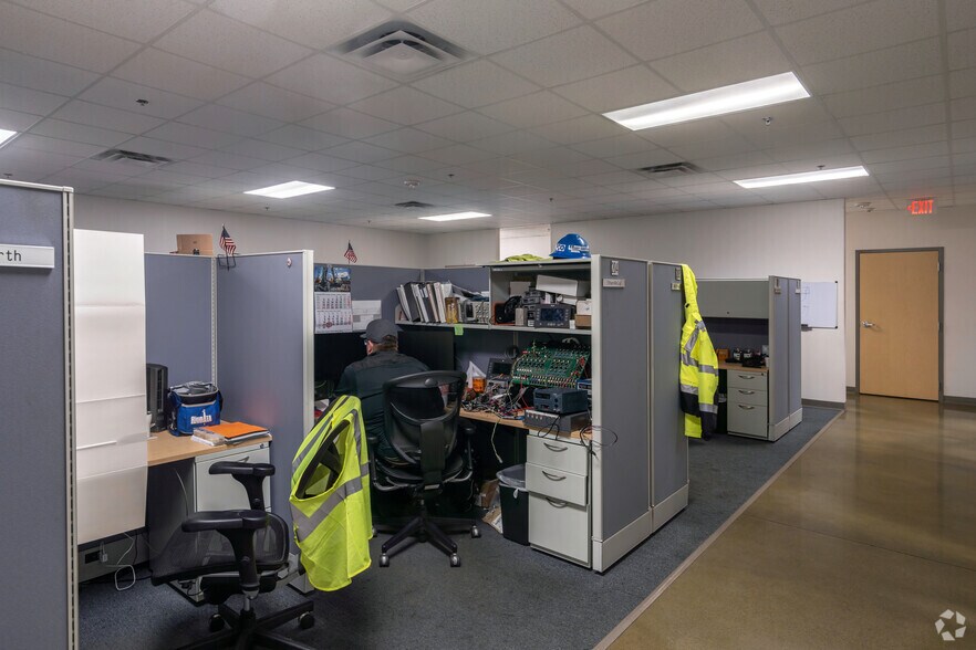 More Photos Of 100 N FM 3083 Rd, Conroe Manufacturing For Lease