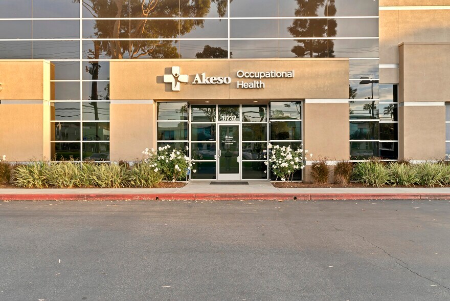 Primary Photo Of 17200-17288 Red Hill Ave, Irvine Medical For Sale