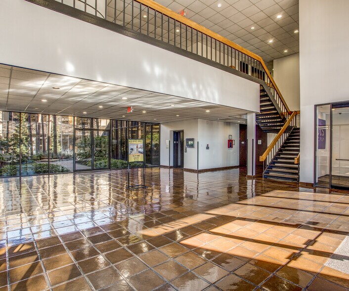 More Photos Of 7100 Regency Square Blvd, Houston Office For Lease