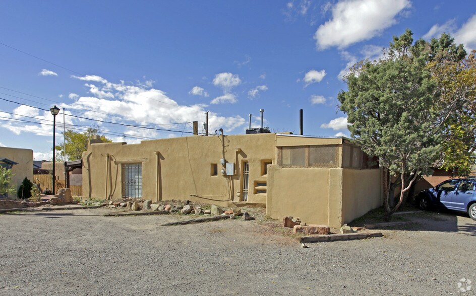 More Photos Of 2113 Charlevoix St NW, Albuquerque Freestanding For Sale