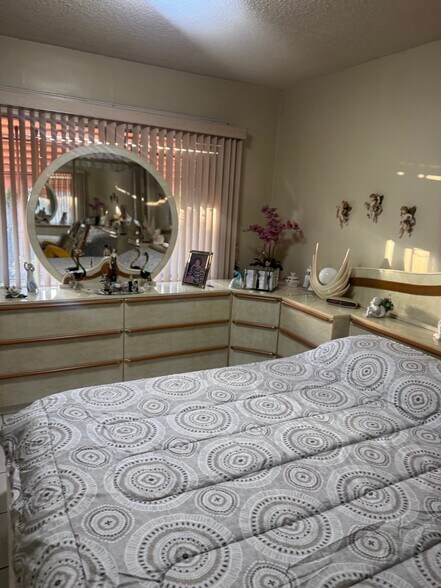 More Photos Of 410 Fischer St, Glendale Apartments For Sale