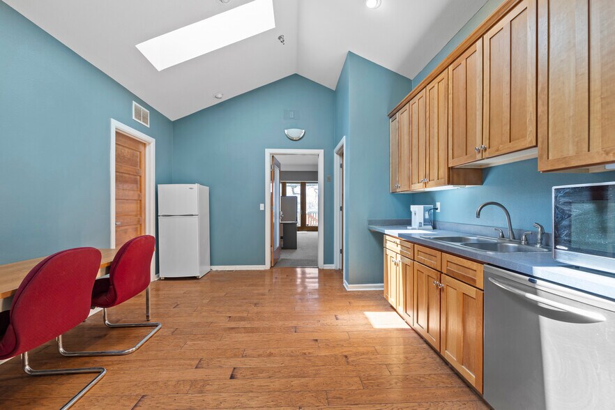 More Photos Of 7102 La Vista Pl, Niwot Medical For Sale