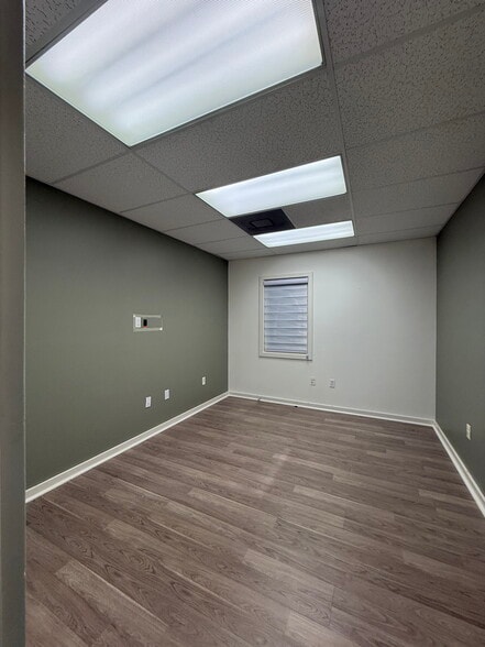 More Photos Of 13822-13826 Prairie Ave, Hawthorne Warehouse For Lease