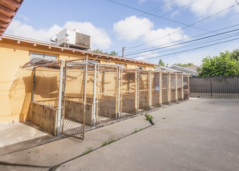 More Photos Of 11149 Garvey Ave, South El Monte Veterinarian Kennel For Sale