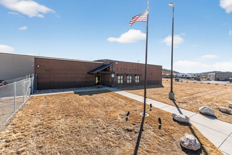 More Photos Of 1516 Fountain Plaza Dr, Rapid City Office For Sale