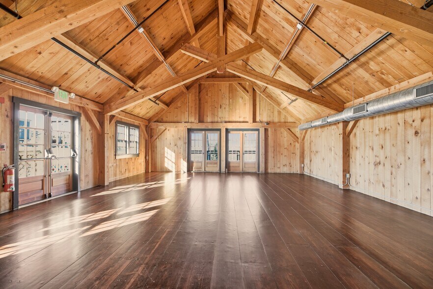 More Photos Of 140 Broadway, Newport Storefront Retail Residential For Lease