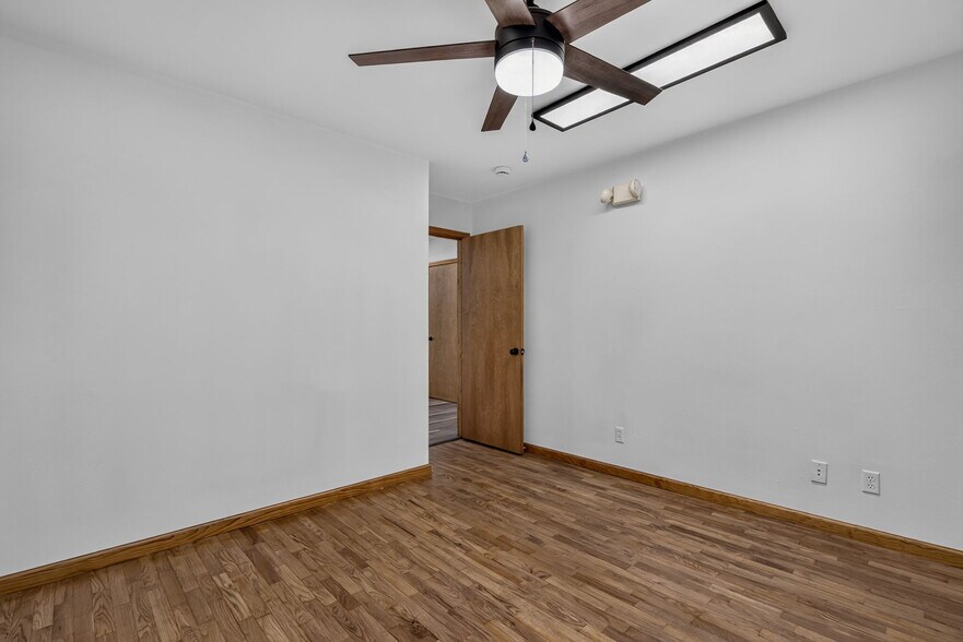 More Photos Of 535 Elm St, Hillsboro Office For Sale