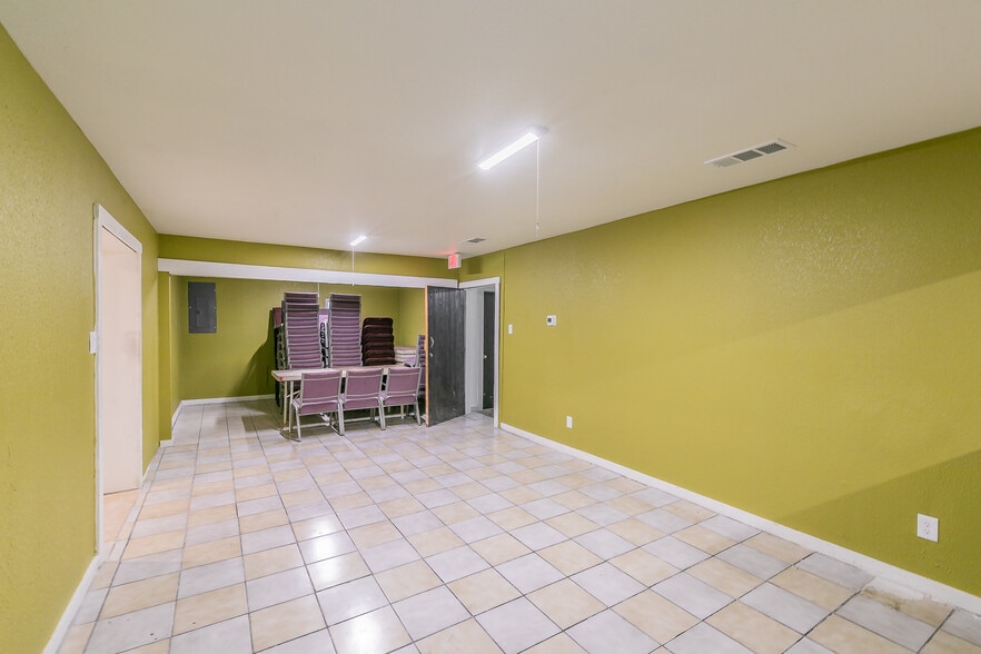 More Photos Of 5007 Ivy Ln, Dallas Specialty For Sale